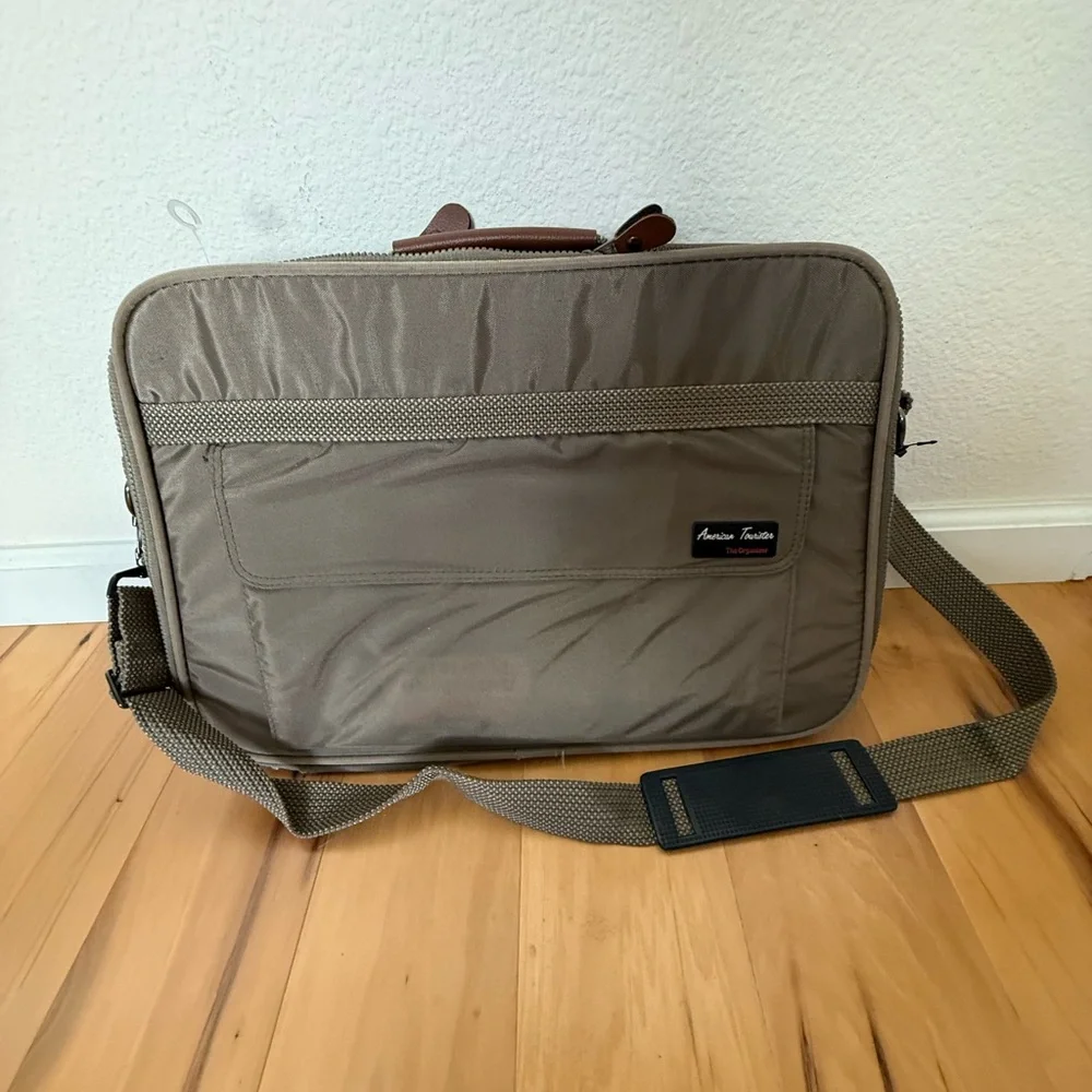 American Traveler Tan laptop Bag